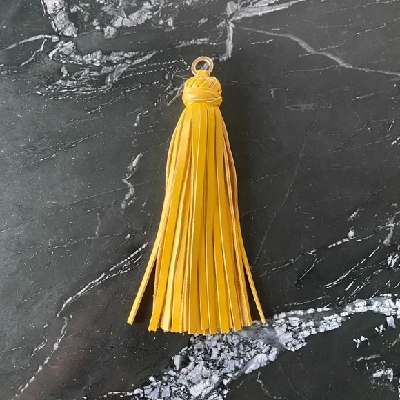 MARK & GRAHAM Leather Tassel Keychain - Picture 1 of 2